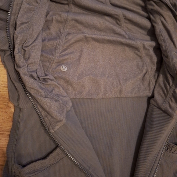 Grey Lululemon dance studio jacket size 8 - Picture 3 of 5